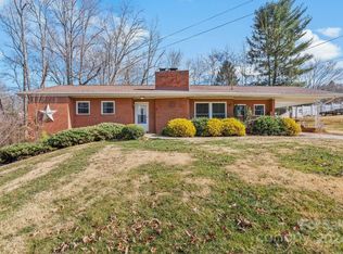 6 Liberty Cir, Candler, NC 28715