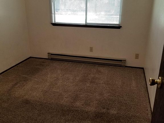 Back bedroom - newer flooring