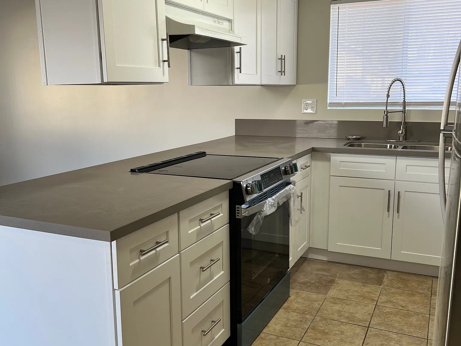 2 bed, 850 sqft, $2,595 — Photo 3