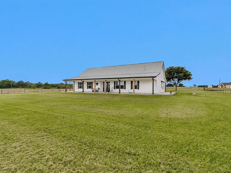 7581 County Road 333 — Photo 3