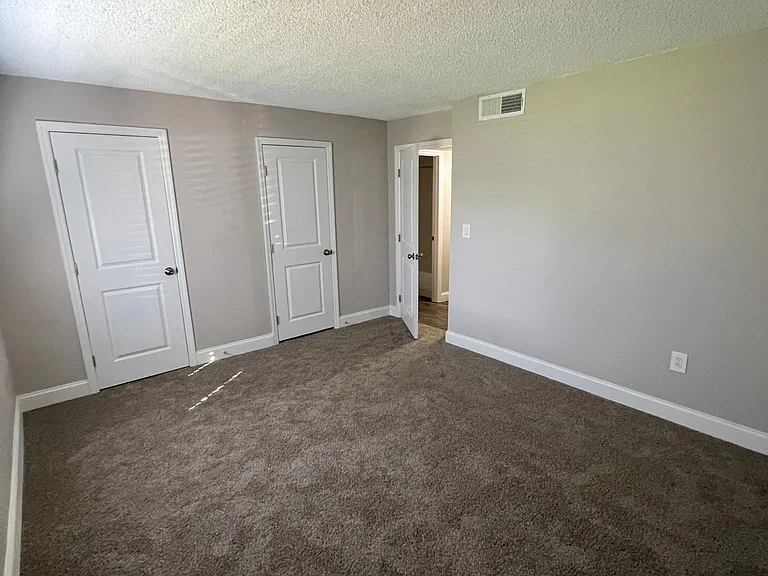 Oakbrook Village Apartments — Photo 45