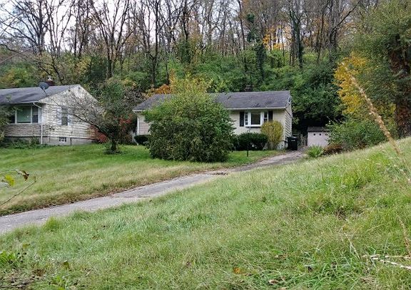 2nd image of 587 Fairbanks Ave