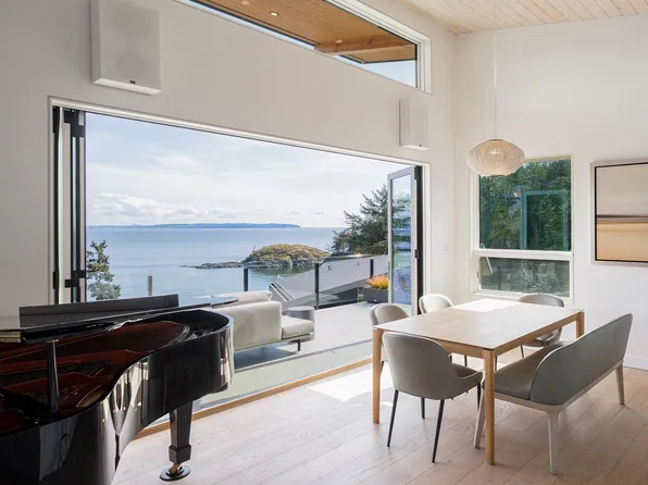 242 Shore Ln, Bowen Island, BC V0N 1G2