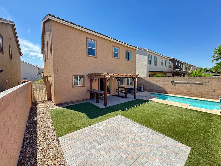 8123 Mosaic Sunrise Ln — Photo 22