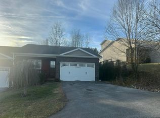 101 Weeping Willow Dr, Abingdon, VA 24210