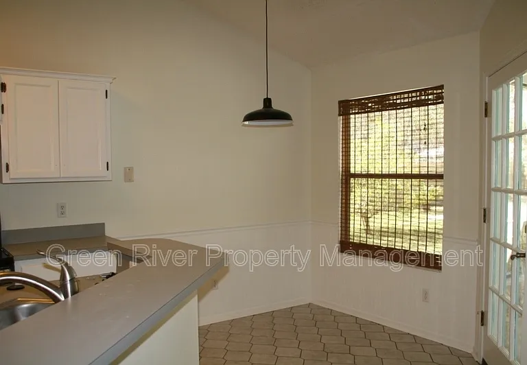 6106 Pine Ave — Photo 10