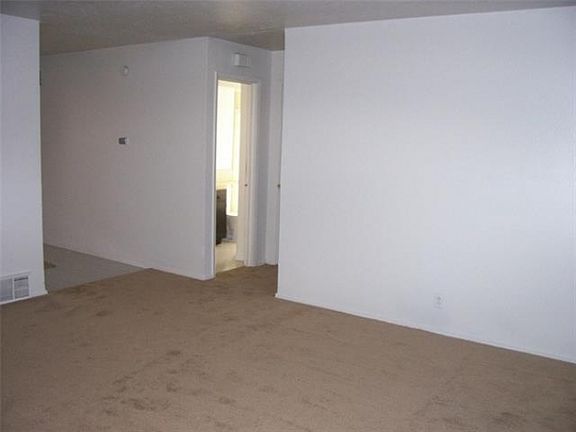 4th image of 321 Evelyn Dr