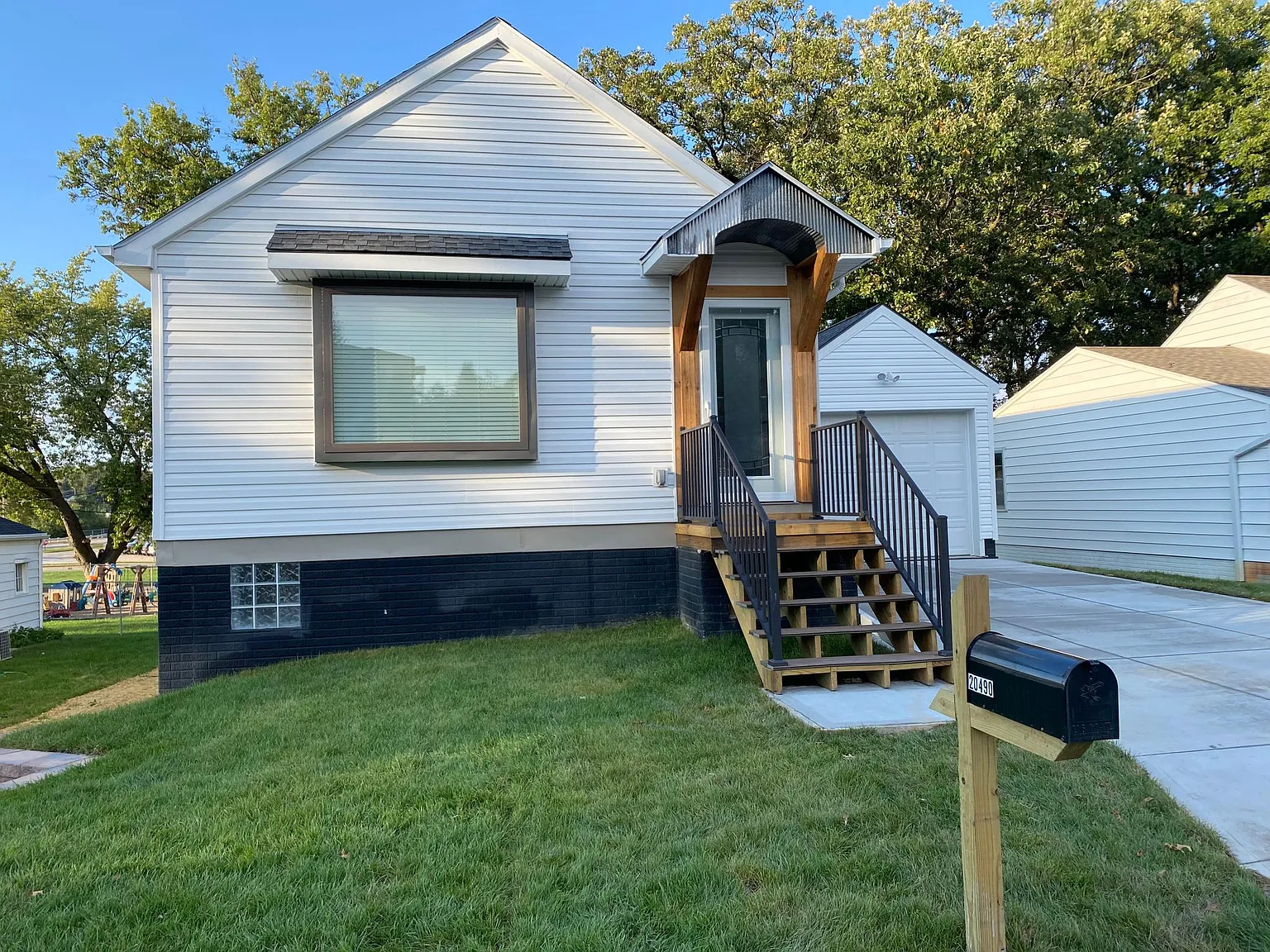 20490 Poplar St — Photo 2