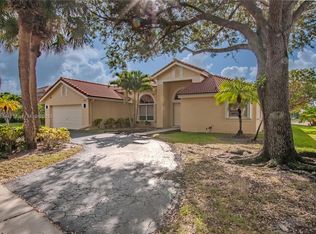 7440 NW 65th Ln, Pompano Beach, FL 33067