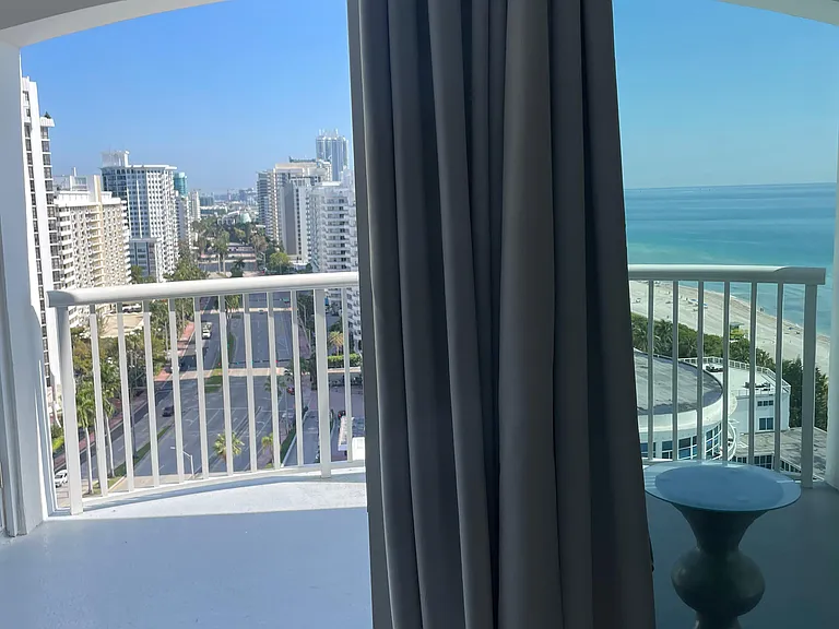 5401 Collins Ave #1513 — Photo 10
