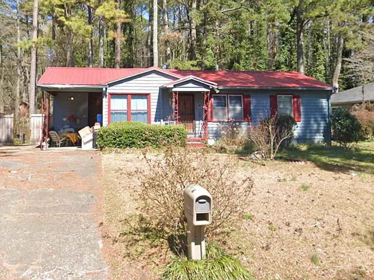 208 Carol Dr — Photo 2