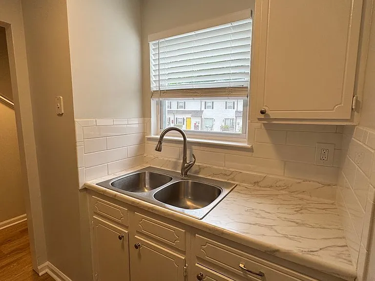 Mosby Townhouses - G — Photo 11