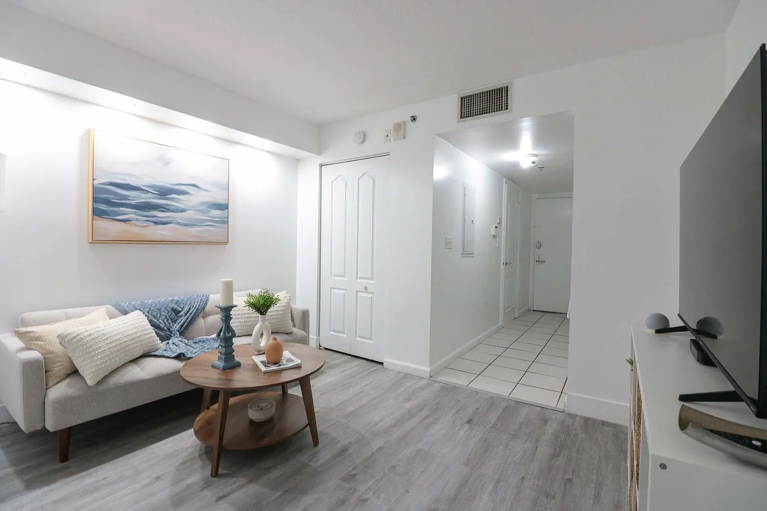 1 bed, 1.0 bath, 5381 sqft, $3,025 — Photo 2