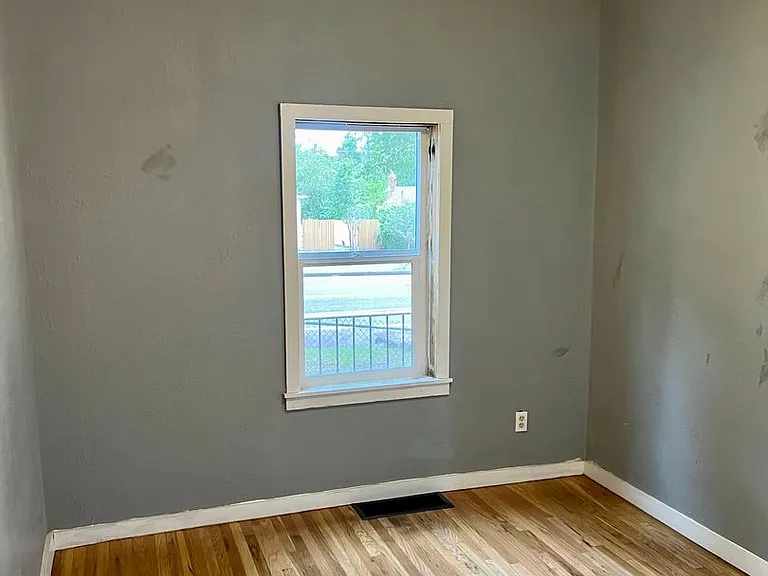230 N Walnut St — Photo 5