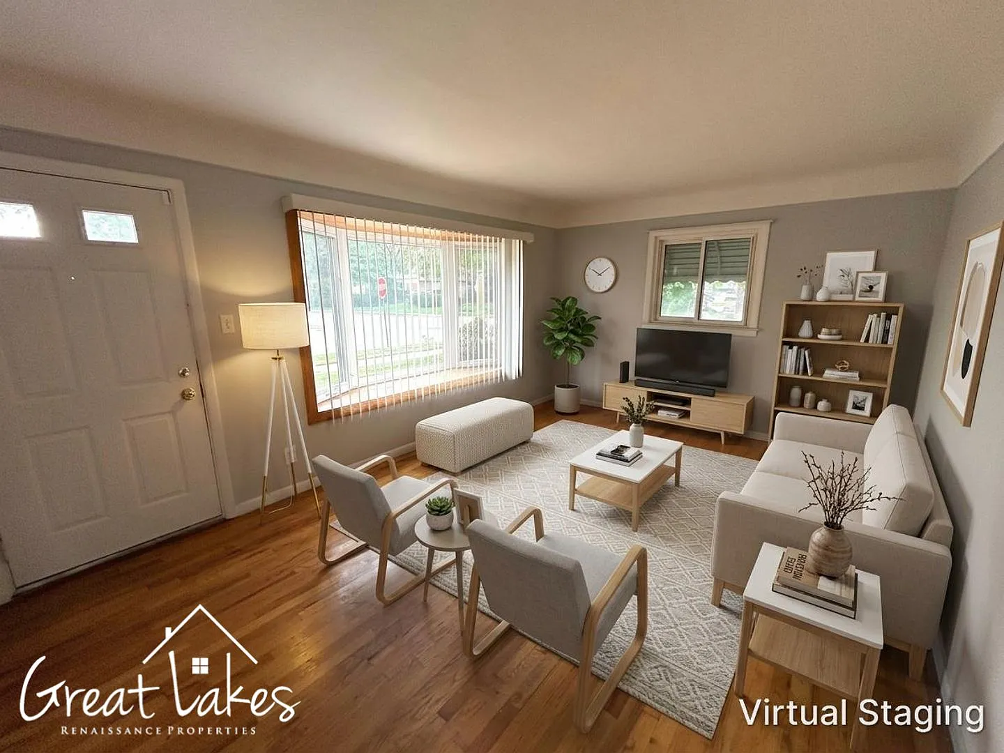 Charming 3 Bedroom 1 Bathroom now available for rent! — Photo 2