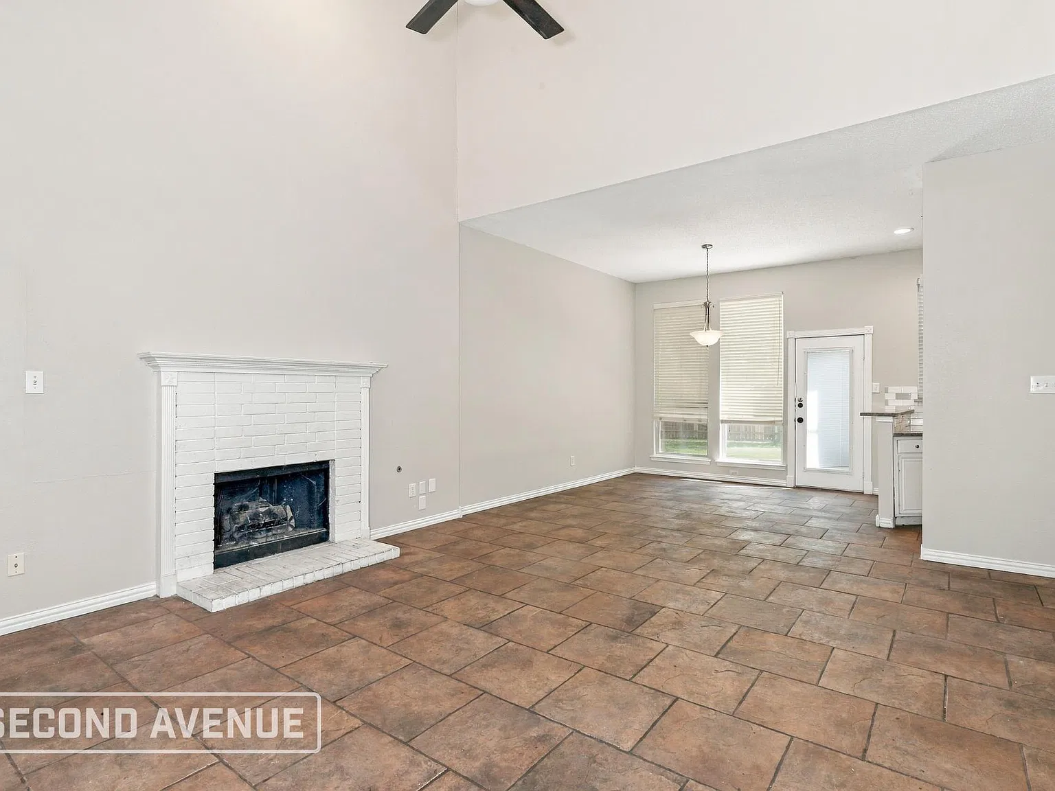 4 bed, 2.5 bath, 1928 sqft, $3,195 — Photo 4