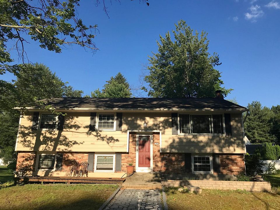 1st image of 18 Weston Dr