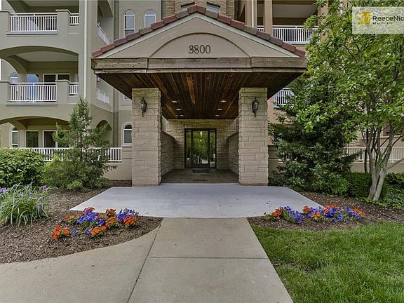 Secured entry to 3800 - The Ravello