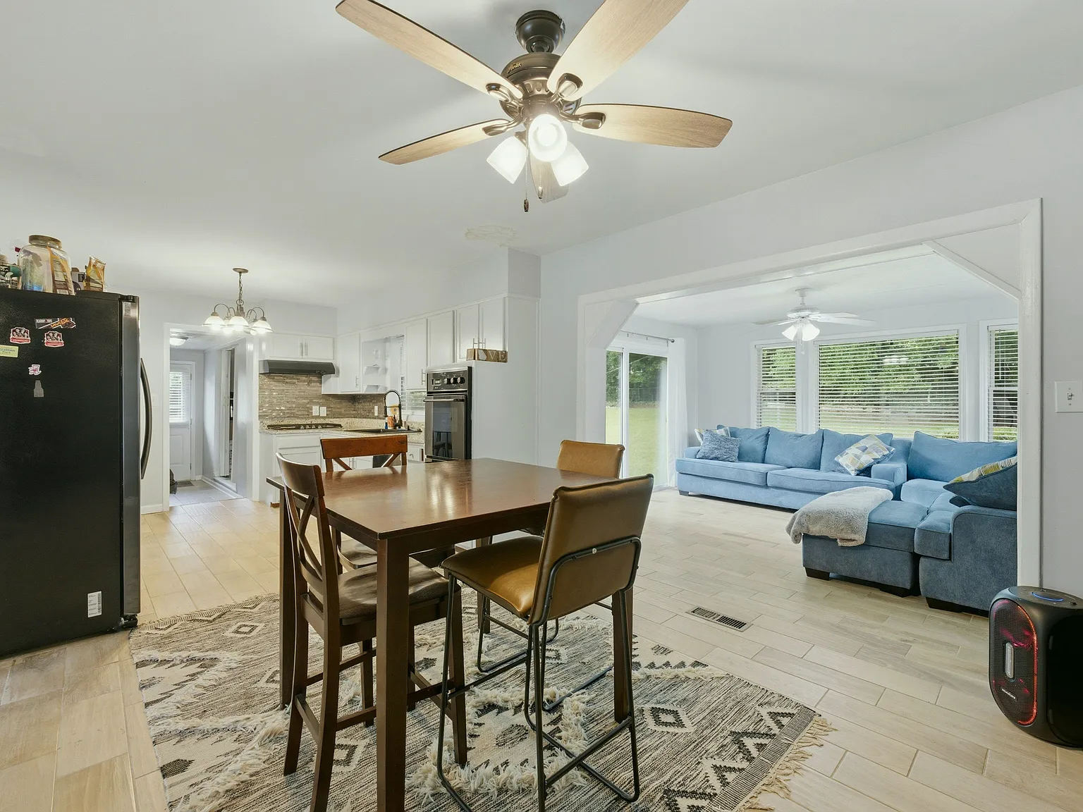4 bed, 2.0 bath, 1228 sqft, $2,700 — Photo 4