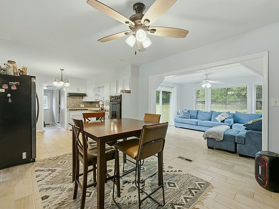 4th image of 3014 Rollingwood Ct SE