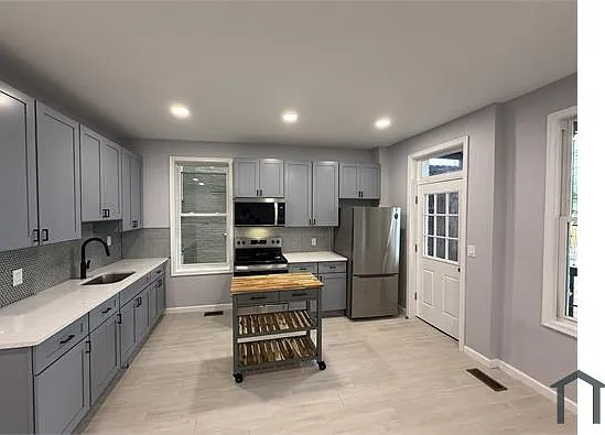 1354 Girard St NW #A — Photo 2