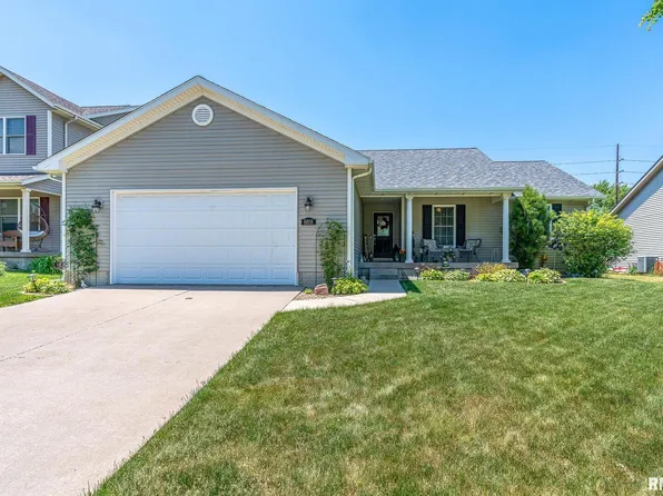 6818 Madison St, Davenport, IA 52806