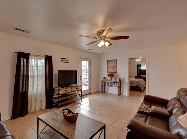 1421 W Sacramento St, Marfa, TX 79843