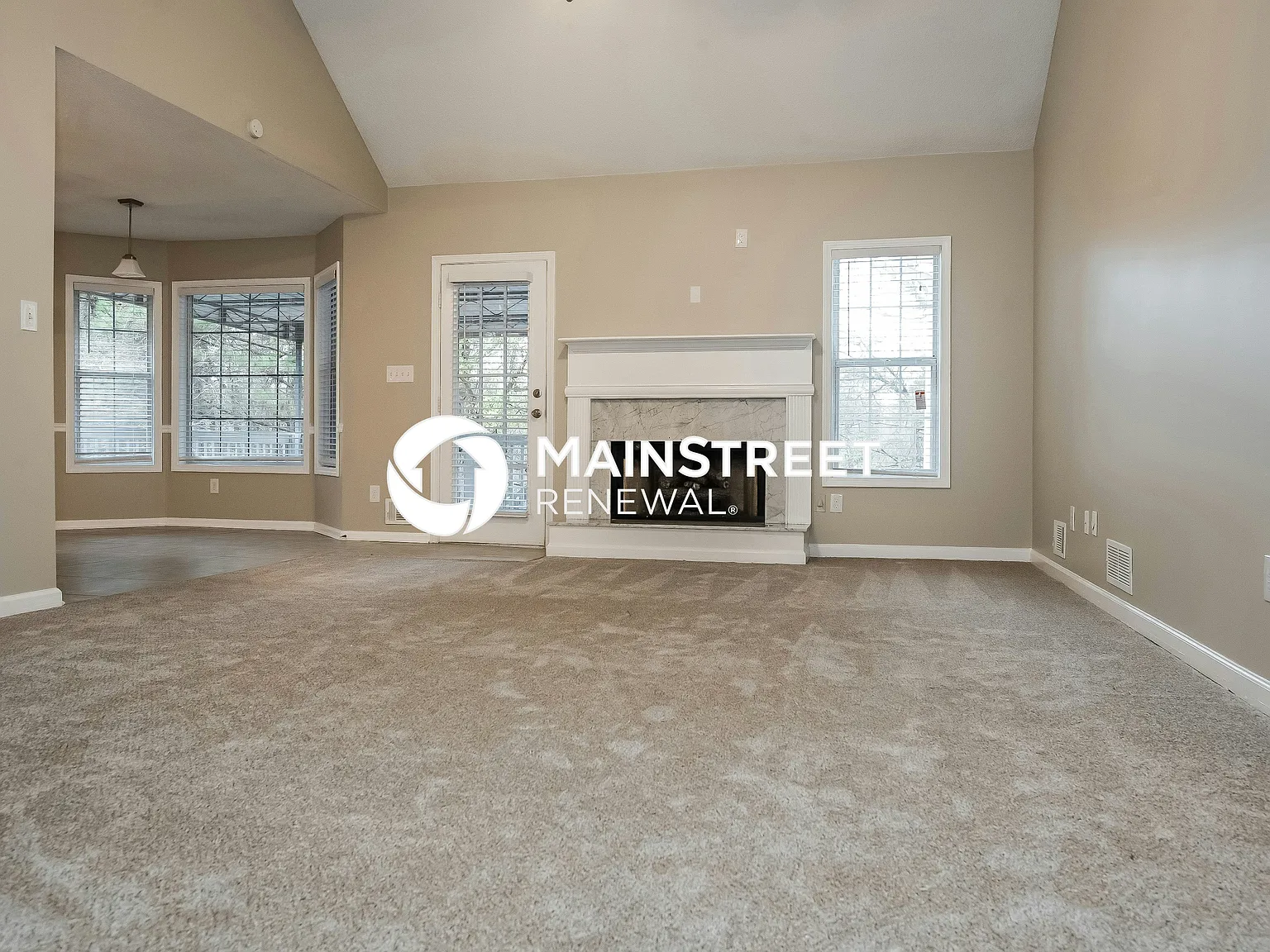 300 Daileys Plantation Dr — Photo 2