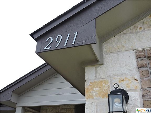 4th image of 2911 Tarrant County Dr