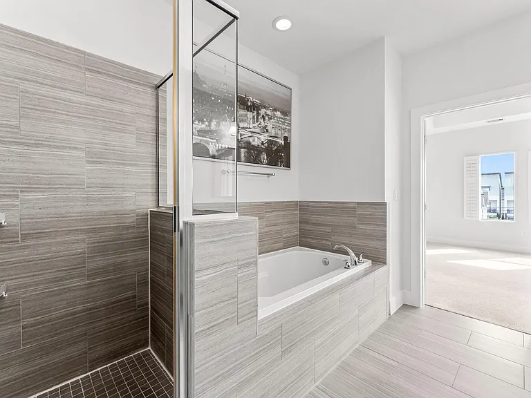 2909 Gillespie St #A — Photo 31