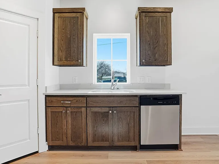 309 Railroad Ave — Photo 9