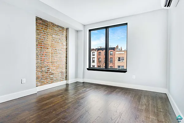 Rented by EXR | media 5