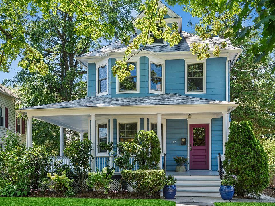412 N Barry Avenue