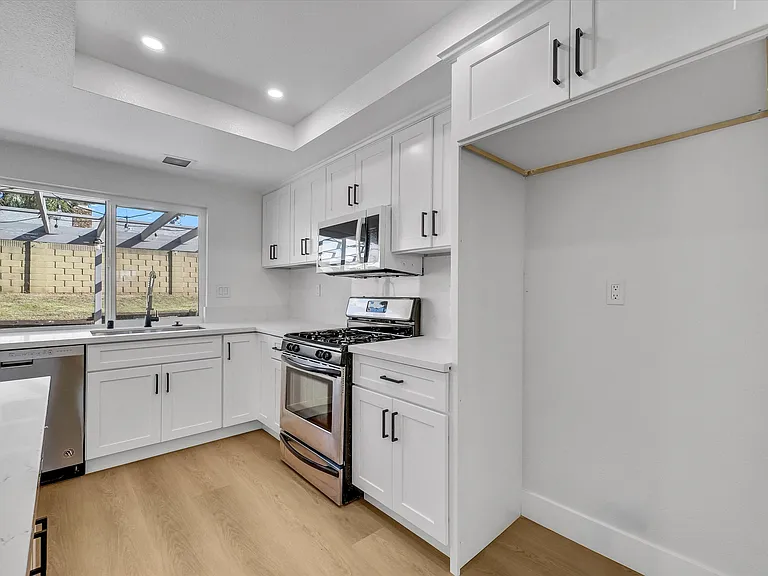 1052 W Quince St — Photo 16