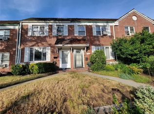 7537 Utopia Pkwy, Fresh Meadows, NY 11366