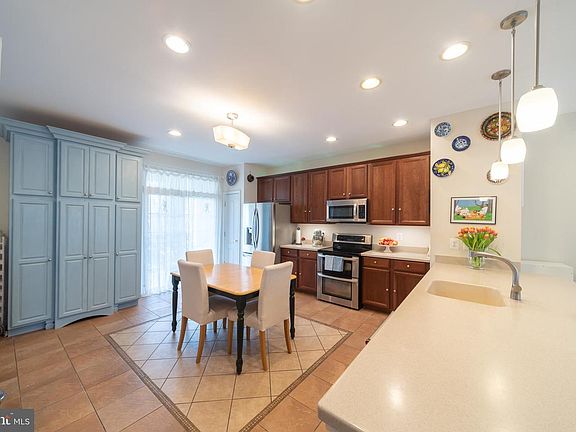 4th image of 6931 Rolling Creek Way