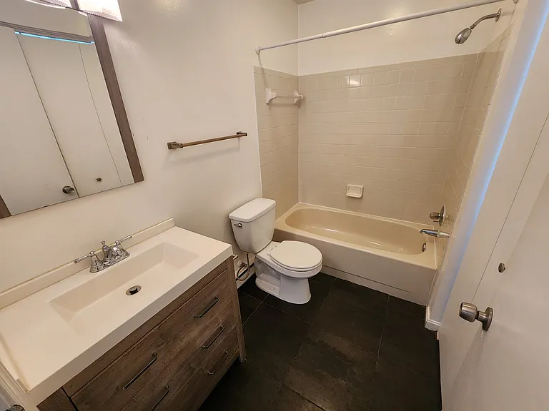 446 E Patrick St #F — Photo 15