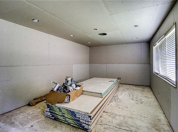 4th image of 1517 Sarah Dr