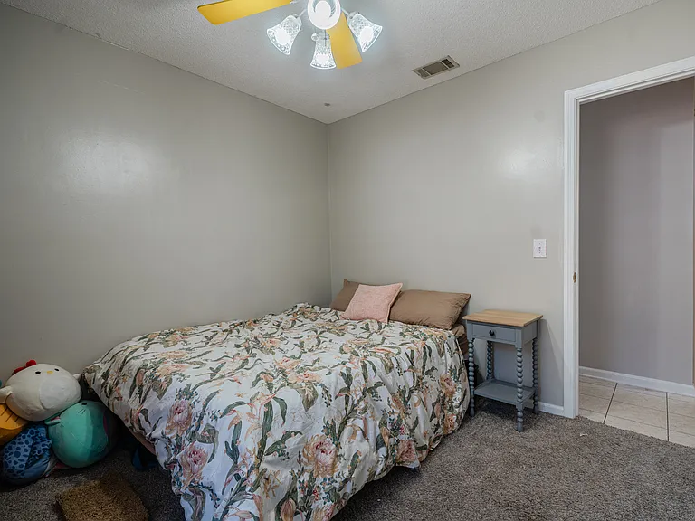 615 Olmstead Dr — Photo 10