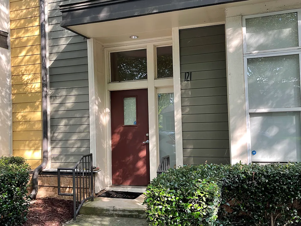 2125 Southend Dr #121