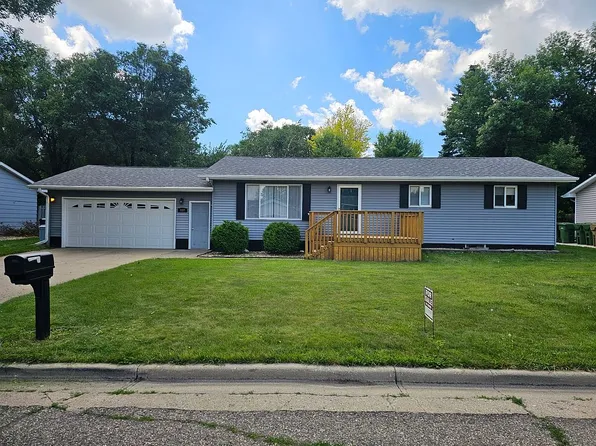137 15th St NE, Watertown, SD 57201