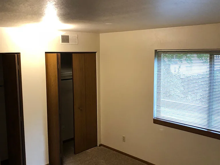 917 Houseman Ave NE #102 — Photo 2