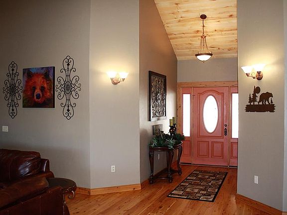 Front Entry Way/Door