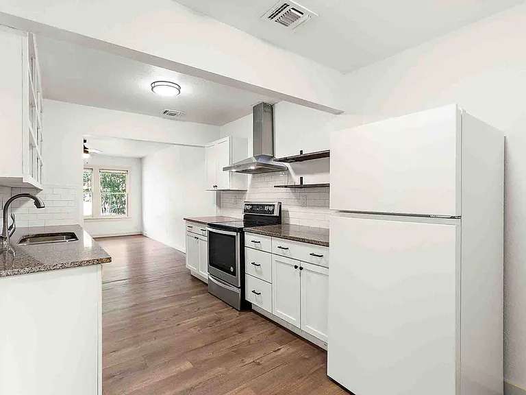 1101 Haynes St #1103 — Photo 9