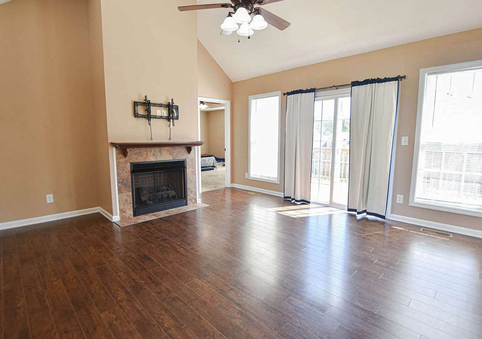Pet Friendly Three Bedroom! — Photo 3
