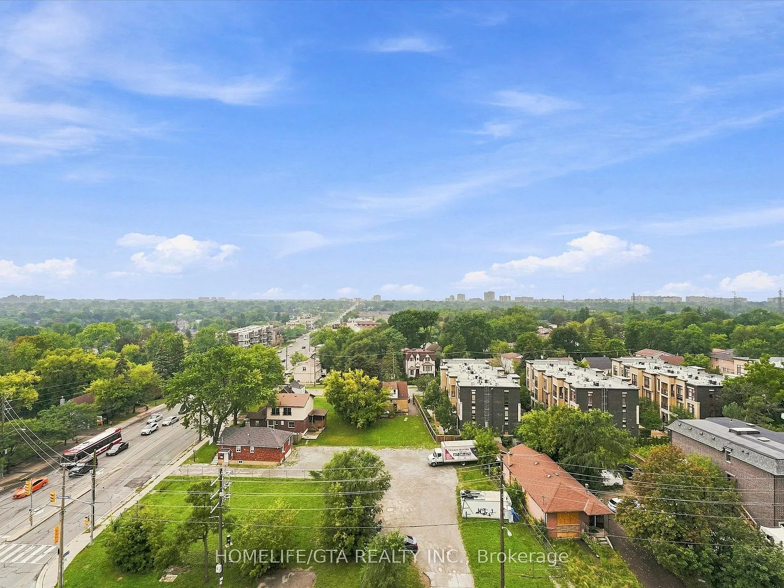 15 Greenview Ave — Photo 1