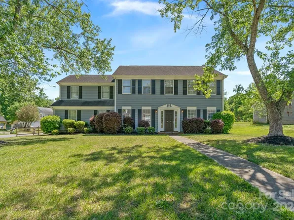 2016 Teresa Jill Dr, Charlotte, NC 28213