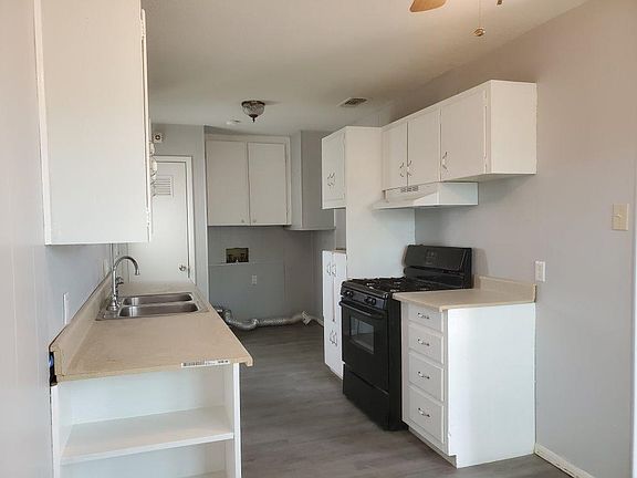 3rd image of 2464 Glenwood Dr