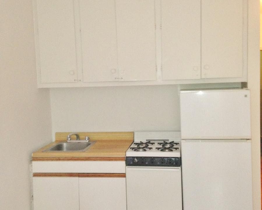 2nd image of 295 E 5th St