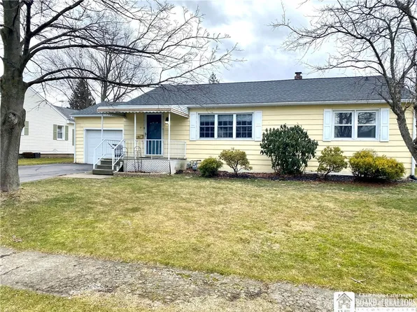 57 Cottage St, Fredonia, NY 14063